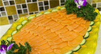 昆明正义路吃瓜,夏日街头“吃瓜”盛况一瞥