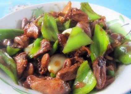 猪肝能和瓜一起吃吗,猪肝与瓜类食材的相克探讨